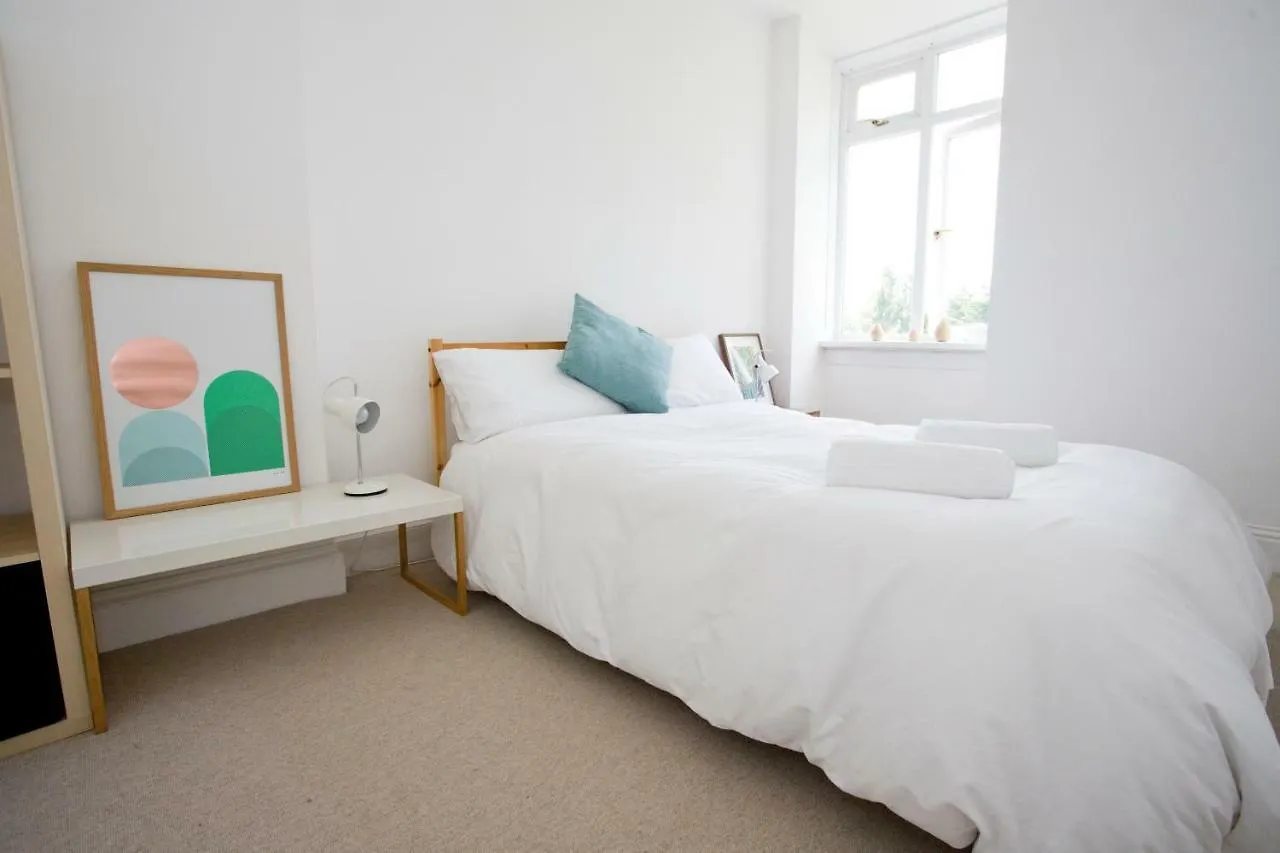 Apartment Bright 2 Bedroom Apt - Great Location - Free Parking Bournemouth
