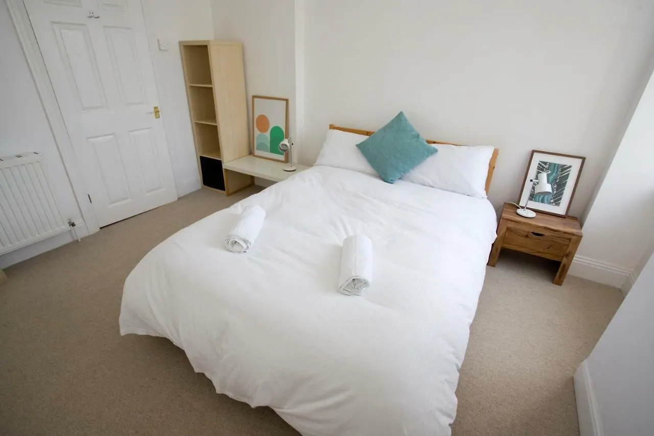 Apartment Bright 2 Bedroom Apt - Great Location - Free Parking Bournemouth United Kingdom