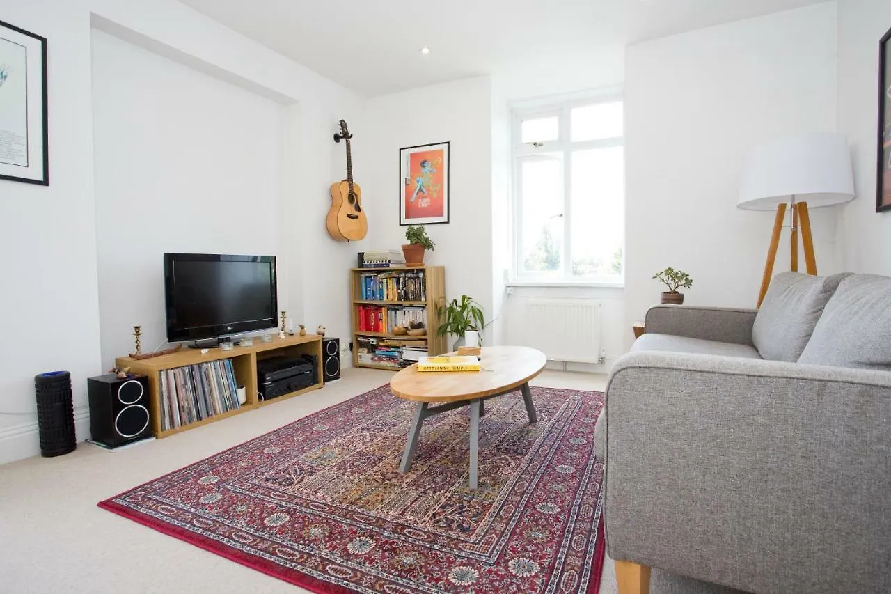 Bright 2 Bedroom Apt - Great Location - Free Parking Bournemouth United Kingdom