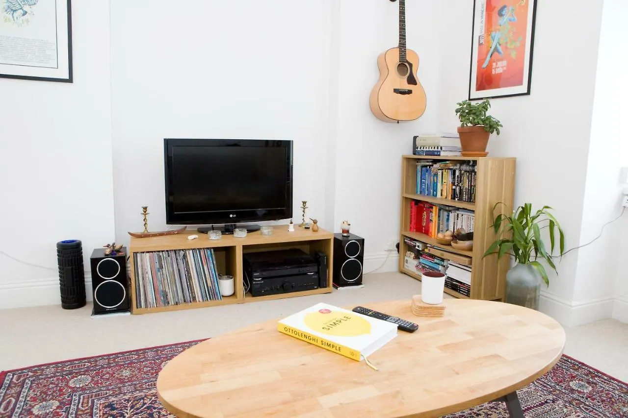 Apartment Bright 2 Bedroom Apt - Great Location - Free Parking Bournemouth United Kingdom