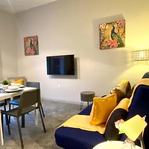 Funky Retreat: Stylish Near Bournemouth
